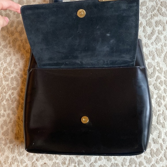 Gucci Rare Vintage Black Smooth Leather Shoulder Bag with Gold Logo - Picture 4 of 13